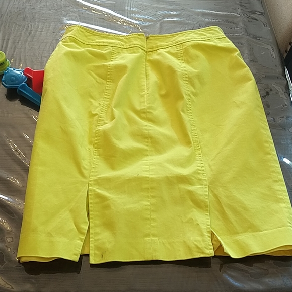 Neon yellow pencil skirt - Picture 2 of 2